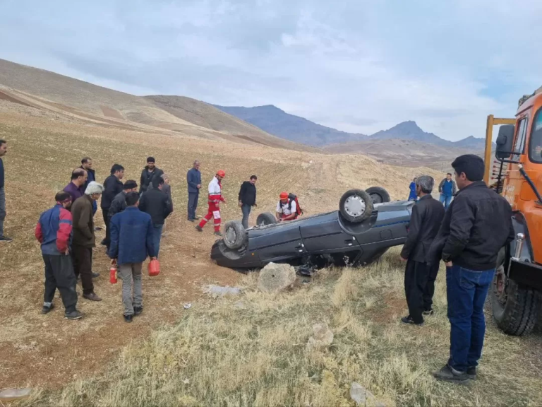 واژگونی پژو۴۰۵ در سنقروکلیایی ۴ مصدوم داشت