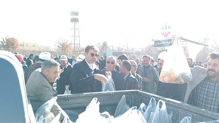 برگزاری آیین توزیع بیش از ۲ هزار بسته یلدایی به ارزش تقریبی ۵ میلیارد ریال در سنقروکلیایی