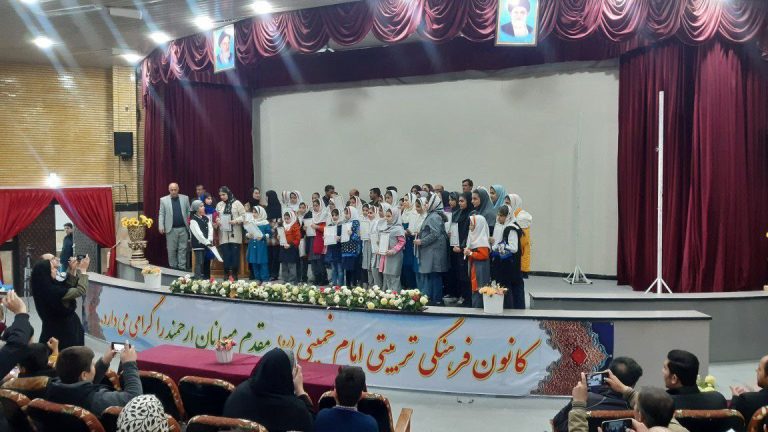 مراسم تجلیل از فعالین پژوهشسرای امام علی (ع) شهرستان سنقروکلیایی