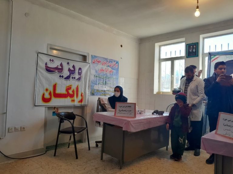 بیش از ۱۰۰ نفر در روستای کیونانات سنقروکلیایی به صورت رایگان ویزیت شدند