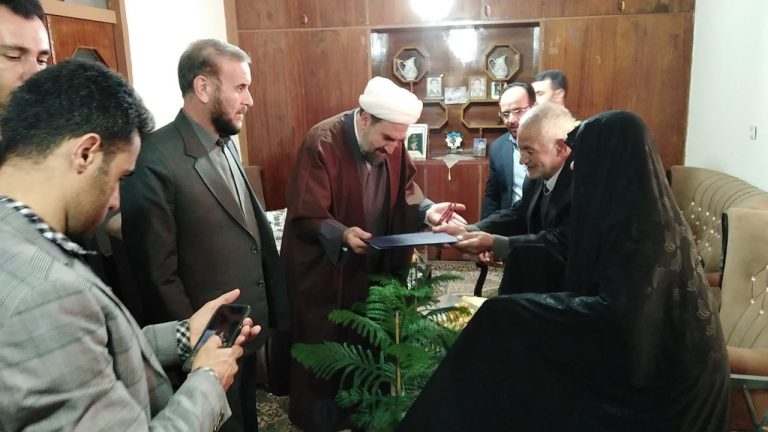 دیدار جمعی از مسئولین با خانواده معظم شهدای شهرستان سنقروکلیایی/تجلیل از مادران شهداء