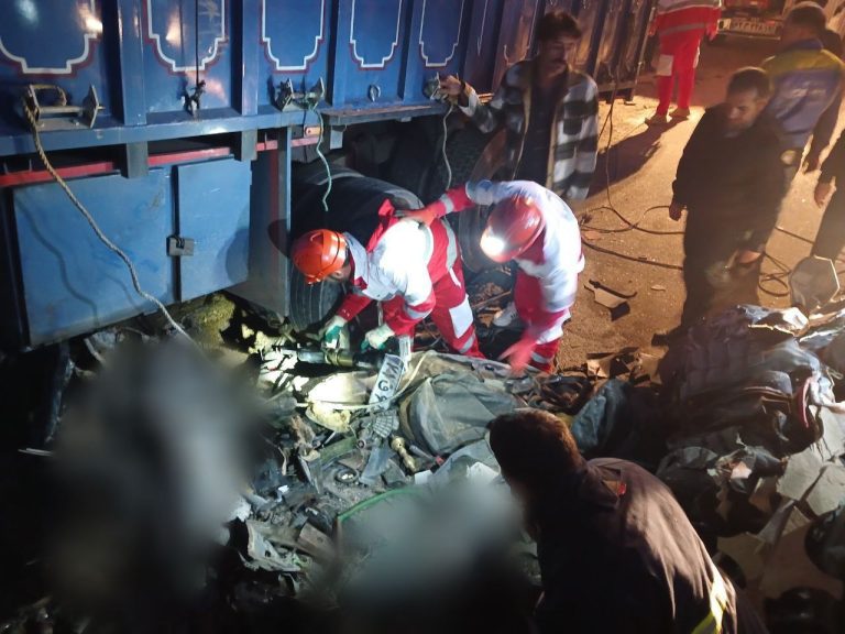 برخورد سواری پژو پارس و کامیون در محور سنقر به همدان ۲ فوتی برجای گذاشت