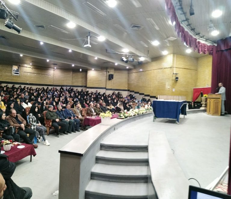 همایش تجلیل از دانشآموزان برتر شهرستان سنقروکلیایی