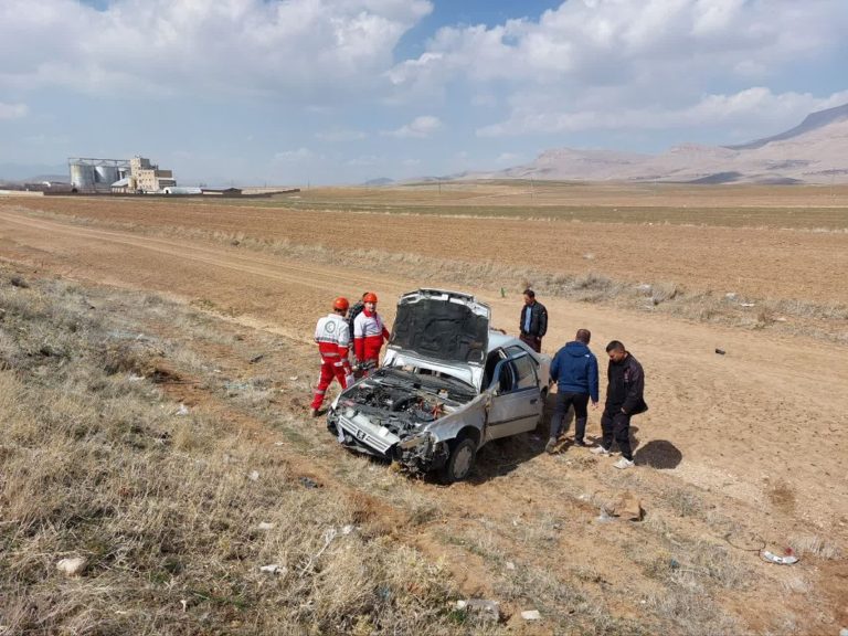 واژگونی خودرو پژوه ۴۰۵ در محور سنقر به همدان ۲ مصدوم به جای گذشت
