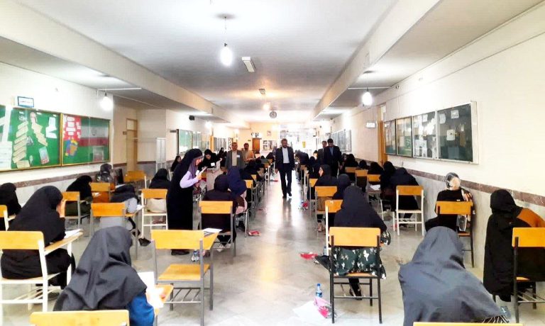 بازدید فرماندار سنقروکلیایی از حوزههای برگزاری کنکور سراسری ۱۴۰۳ در سنقروکلیایی