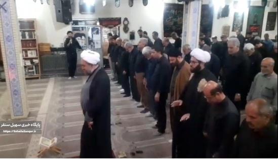 اقامه نماز ظهر روز عاشورا در مسجد جامع امام خمینی (ره) شهرستان سنقروکلیایی