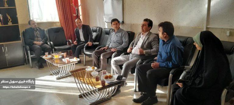 جلسه بررسی مسائل آموزشی و مالی دانشجویان شهید و ایثارگر در دانشگاه آزاد اسلامی شهرستان سنقروکلیایی