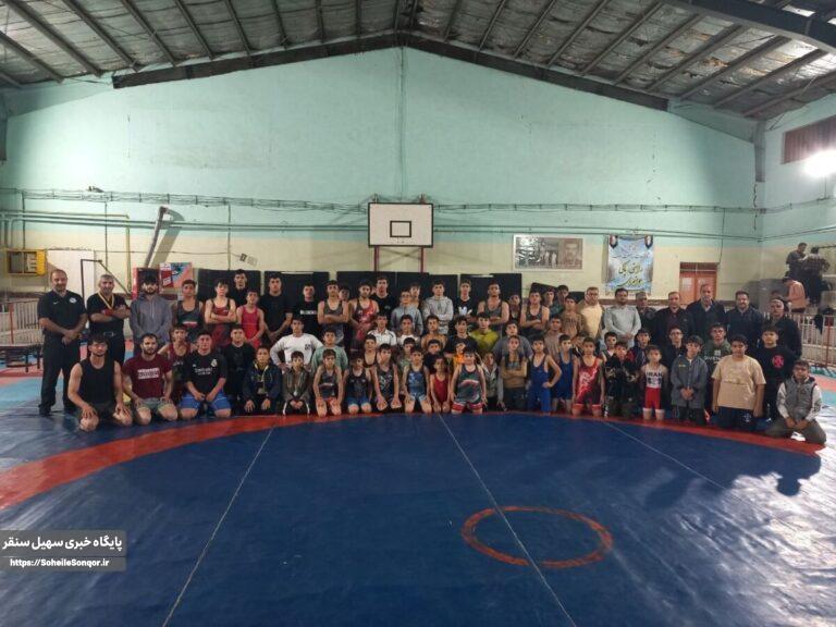 برگزاری مسابقات کشتی فرنگی یادواره شهدای ورزشکار در سنقروکلیایی