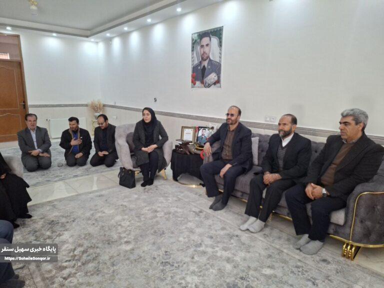 دیدار شهردار شهر سنقر و اعضای شورای اسلامی شهر با خانوادههای معظم شهدا