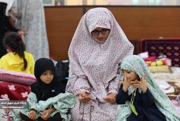 اعتکاف مادر دختری، الگویی موفق برای تربیت دینی نسل جوان