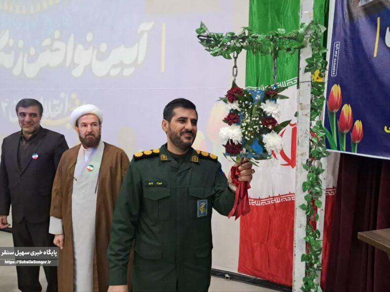 آیین نواختن زنگ انقلاب در شهرستان سنقروکلیایی برگزار شد