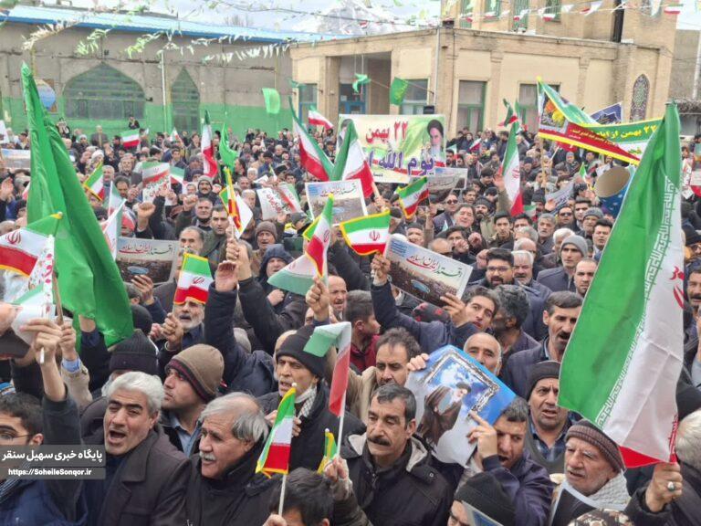 تجلی حضور حماسی مردم شریف و مؤمن شهرستان سنقروکلیایی در راهپیمایی یومالله ۲۲ بهمن