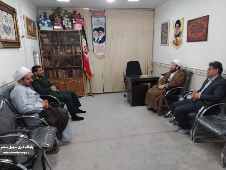 دیدار مسئولین فرهنگی و فرمانده سپاه ناحیه سنقر با امام جمعه شهرستان