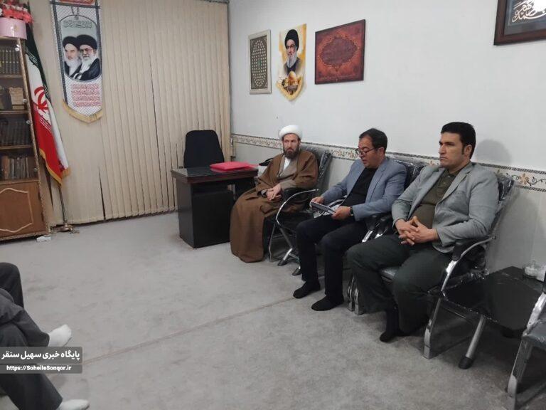 دیدار رئیس منابع طبیعی و آبخیزداری شهرستان سنقروکلیایی با امام جمعه
