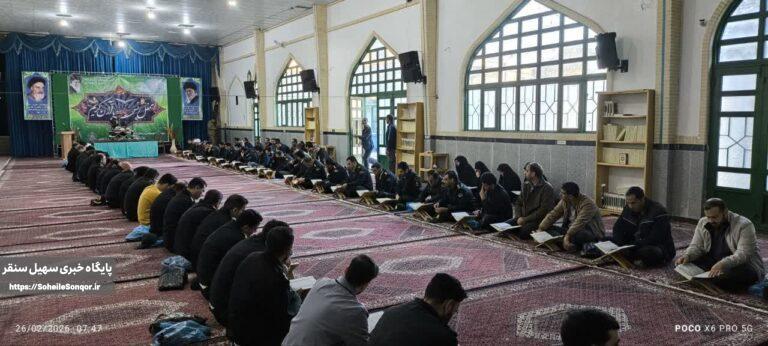 برگزاری محفل انس با قرآن کریم در امامزاده احمد(ع) شهرستان سنقروکلیایی