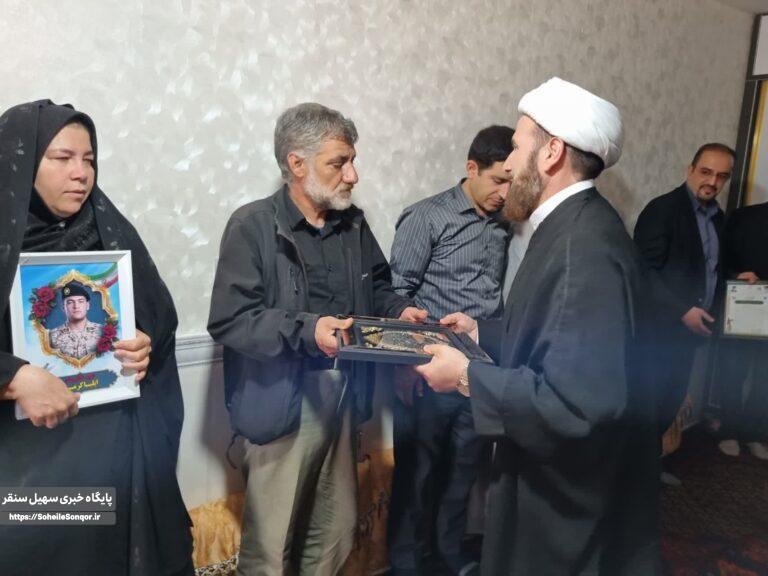 دیدار بسیج دانشجویی دانشگاه آزاد سنقر با خانواده شهدای دانشجوی جنگ رمضان